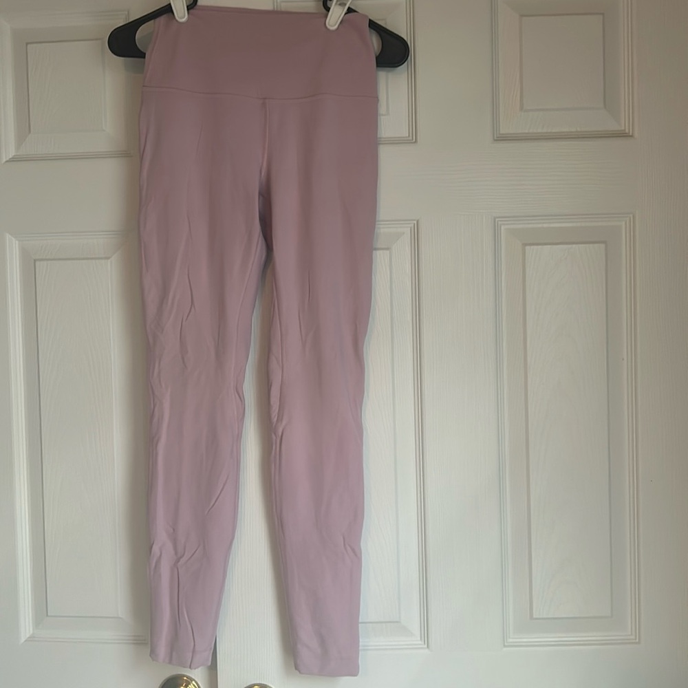 Lavender/pink lululemon leggings.
